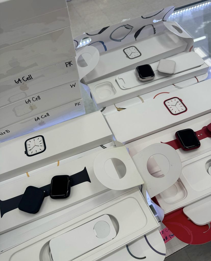 FOR SALES- UNLOCKED APPLE IPHONE 15PRO MAX 15PRO 15 ALL COLORS AVAILABLE.