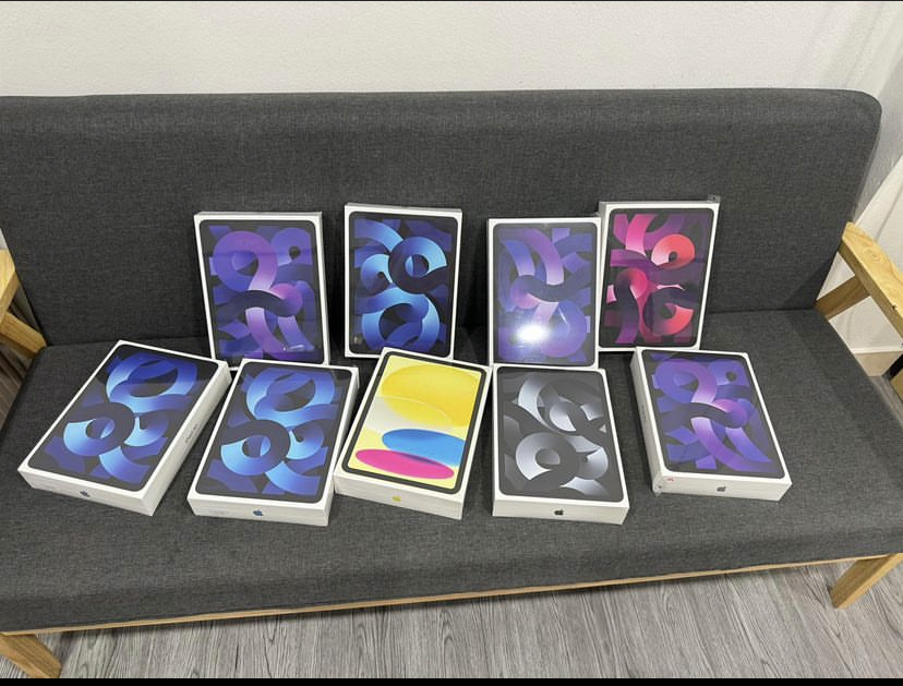 FOR SALES- UNLOCKED APPLE IPHONE 15PRO MAX 15PRO 15 ALL COLORS AVAILABLE.